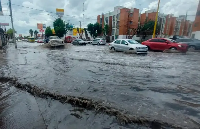 El Acceso Norte registra severos encharcamientos