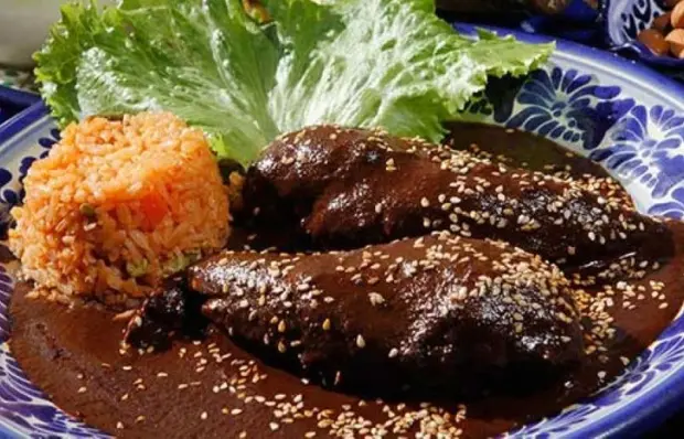 ¿Dónde disfrutar de una feria de mole y la gastronomía indígena?
