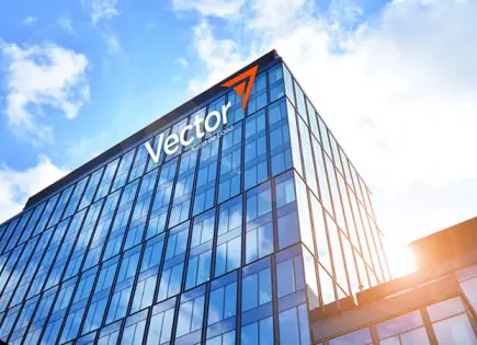 Fitch recorta nota crediticia a bancos