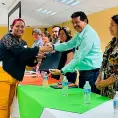 Galardonan a varios docentes educativos
