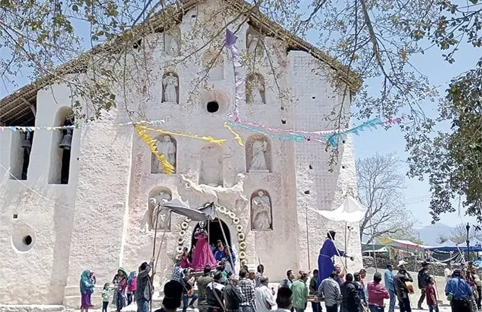 Restauración del templo de Santa María Acapulco