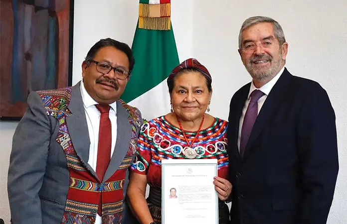 Rigoberta Menchú ya es una mexicana