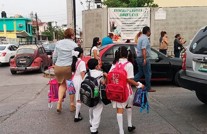 Alumnos inician periodo vacacional