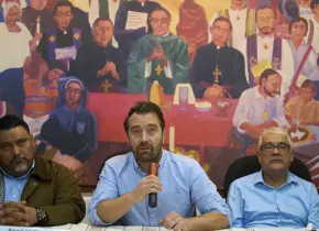Cristosal anuncia exilio de El Salvador por amenazas de Bukele