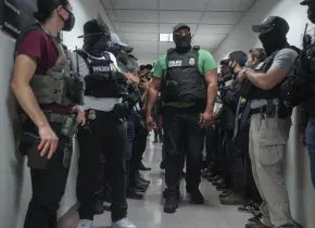 Defensa de ICE: Arrestos en Corte de Inmigración Generan Controversia Legal