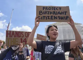 Fallo de Corte Suprema mantiene bloqueo a plan de Trump