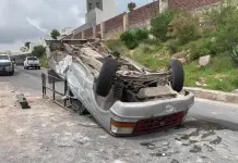Fotos: Choque y volcadura en carretera 80; no hay heridos