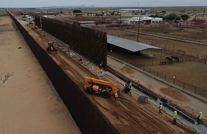 Levantan nuevo muro fronterizo