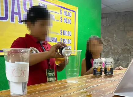Fotos | Ponen a niños en barra de cerveza del Miguel Barragán