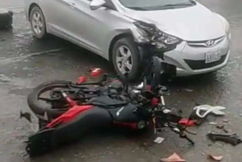 Embisten a un motociclista en carretera 57