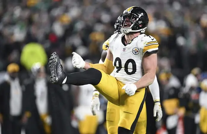 T.J. Watt firma histórico contrato