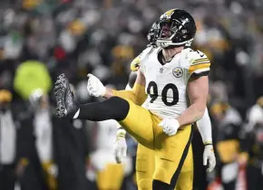 T.J. Watt firma histórico contrato