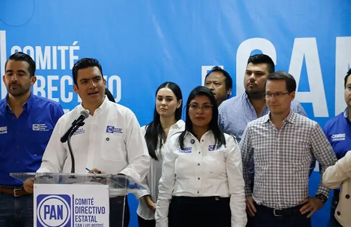 Verónica Rdz. asume la dirigencia del PAN