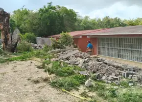 Ladrones entran a escuela sin barda ni vigilancia y saquean un salón en Ciudad Valles