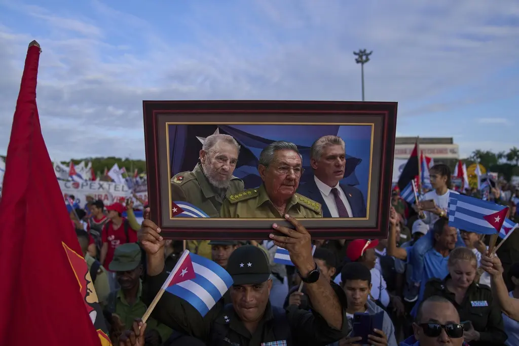 Cuba elimina requisito de edad para presidente en reforma constitucional