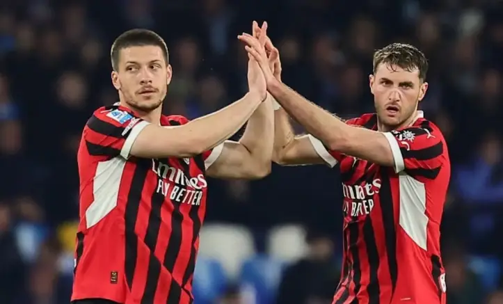 Milan inicia gira por Asia sin Santiago Giménez
