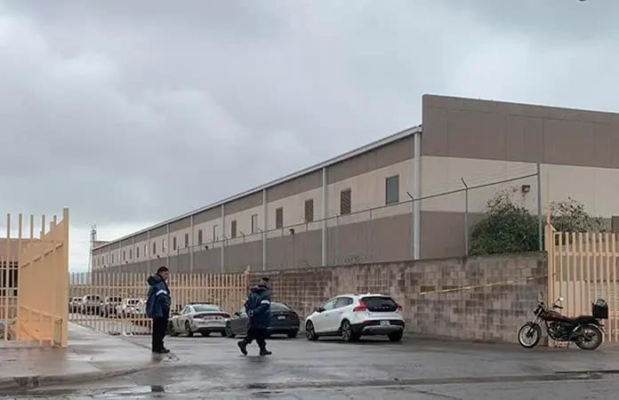 Con violencia, roban cajero en empresa de la ZI