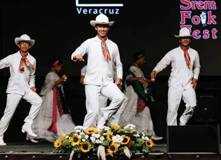 El Ballet Folklórico Tlaneci presenta hoy: Son Jarocho