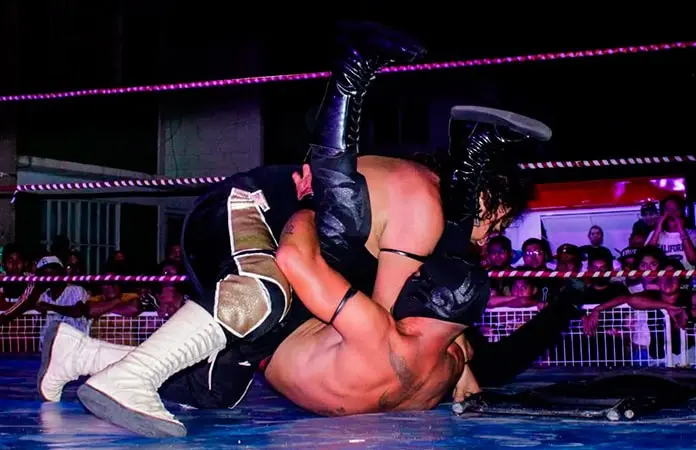 Gran función de lucha libre en Punto Verde