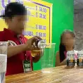 Ponen a niños en barra de bebidas del M. Barragán