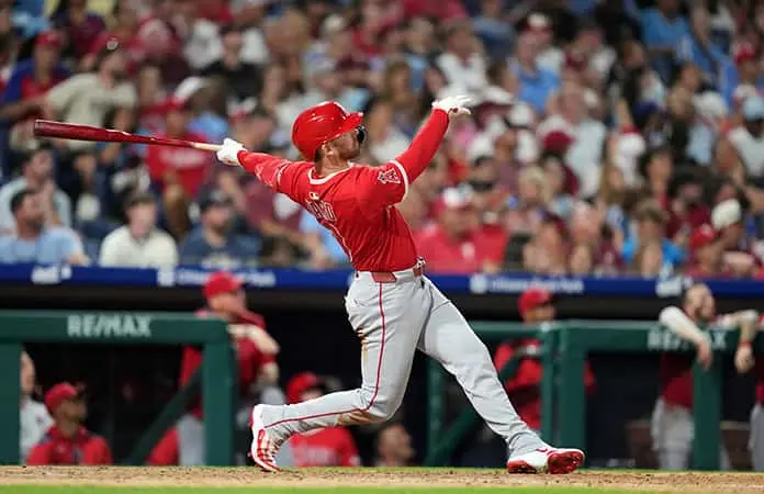 Remontan Angelinos con jonrón de Ward