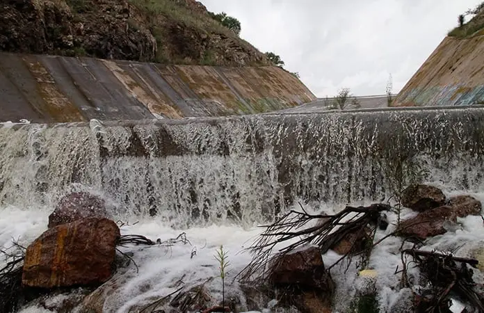 Presa El Peaje, al borde