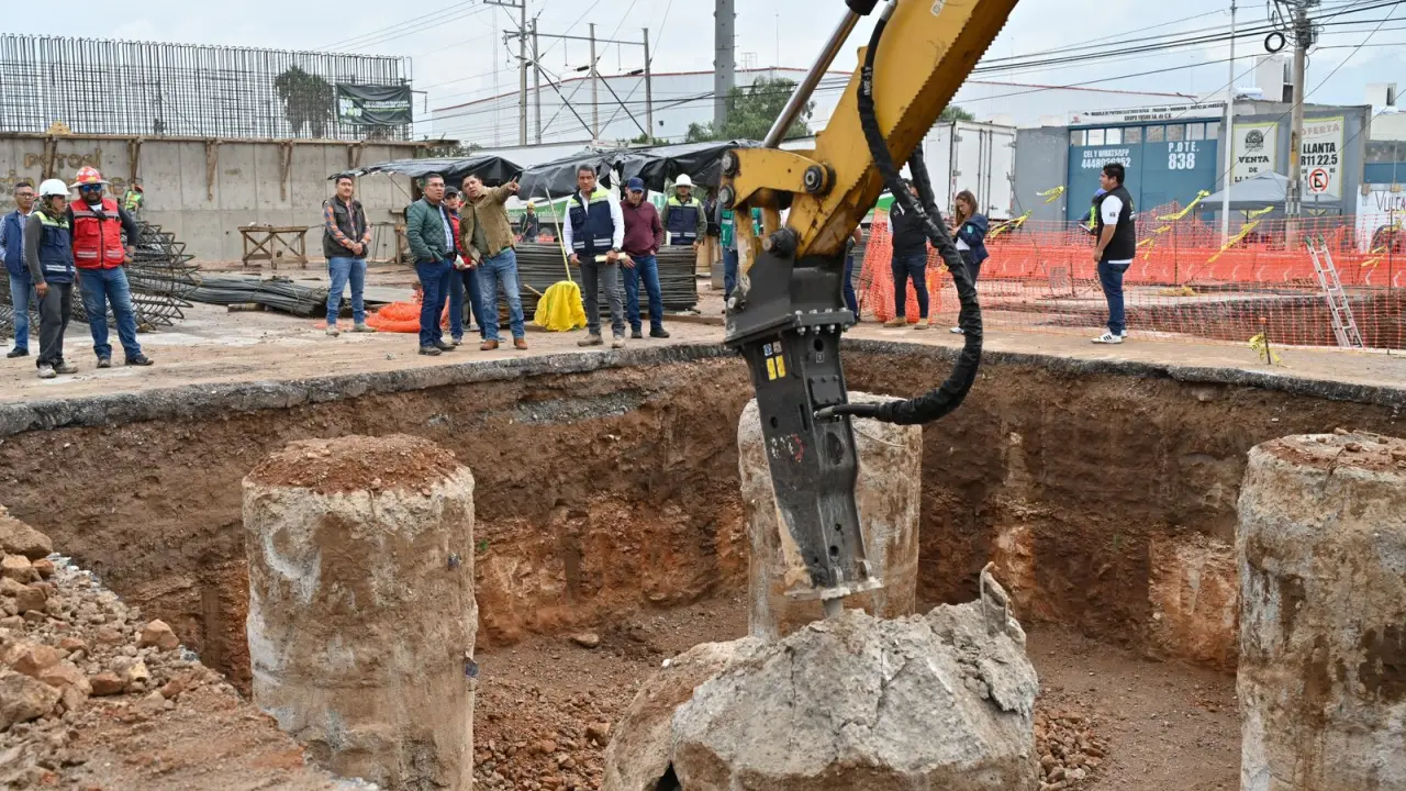 Supervisa Gallardo construcción de puente en Circuito Potosí