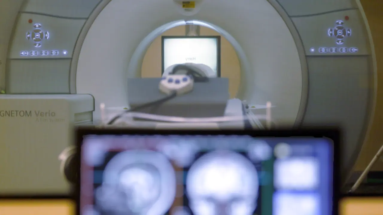 Hombre muere al ser arrastrado por una máquina de resonancia magnética en NY