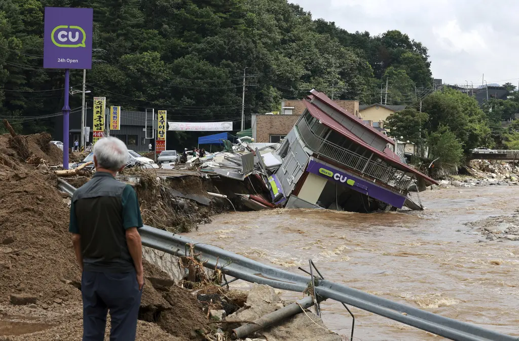 17 muertos y 11 desaparecidos por lluvias en Corea del Sur