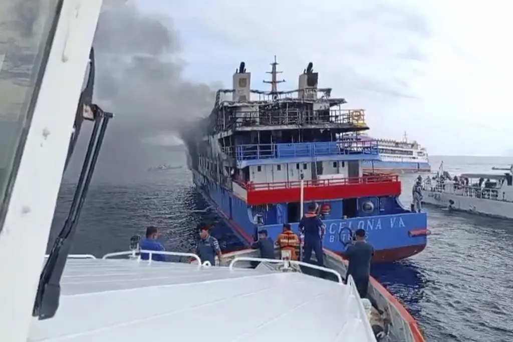 Incendio de ferry en Indonesia deja al menos 5 muertos