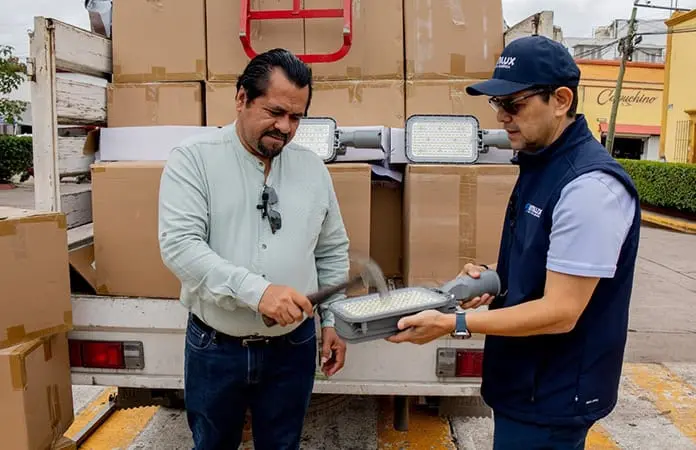 Colocarán modernas lámparas de alumbrado