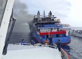 Más de 560 personas rescatadas tras incendio en ferry de Indonesia
