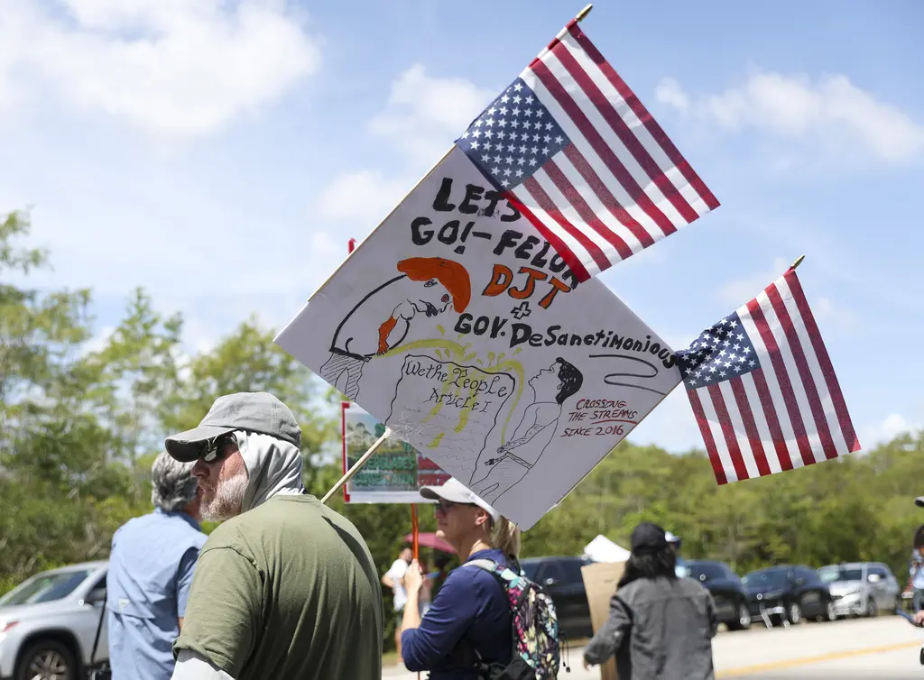 Funcionario de Florida pide resistir solicitud de frenar cárcel para inmigrantes