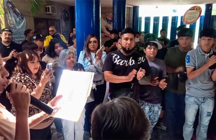 Celebran congreso batalla de barberos