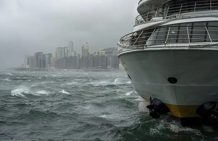 El tifón Wipha pega en costas de Asia
