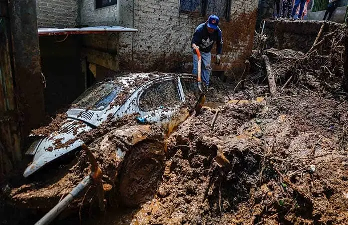 Tromba provoca daños en CDMX