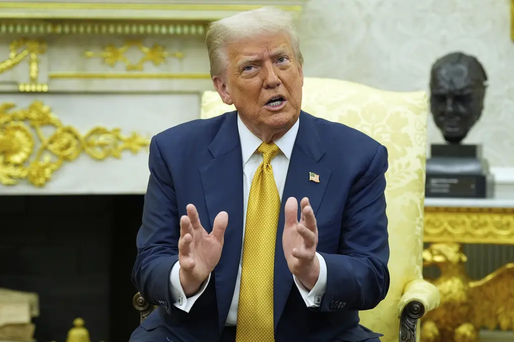 Informe del director de inteligencia despierta polémica en acusaciones de Trump