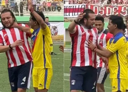 Pelea entre leyendas de América y Guadalajara en pleno partido de futbol