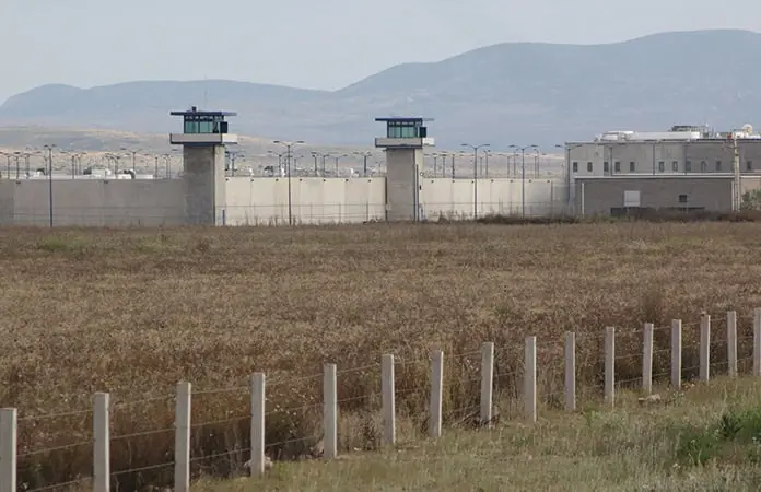 Detectan sobrepoblación en penitenciarías de SLP