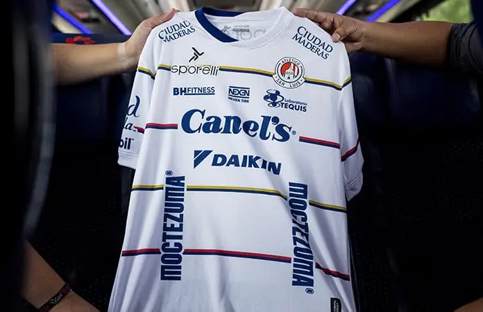 ADSL presentó su nueva jersey