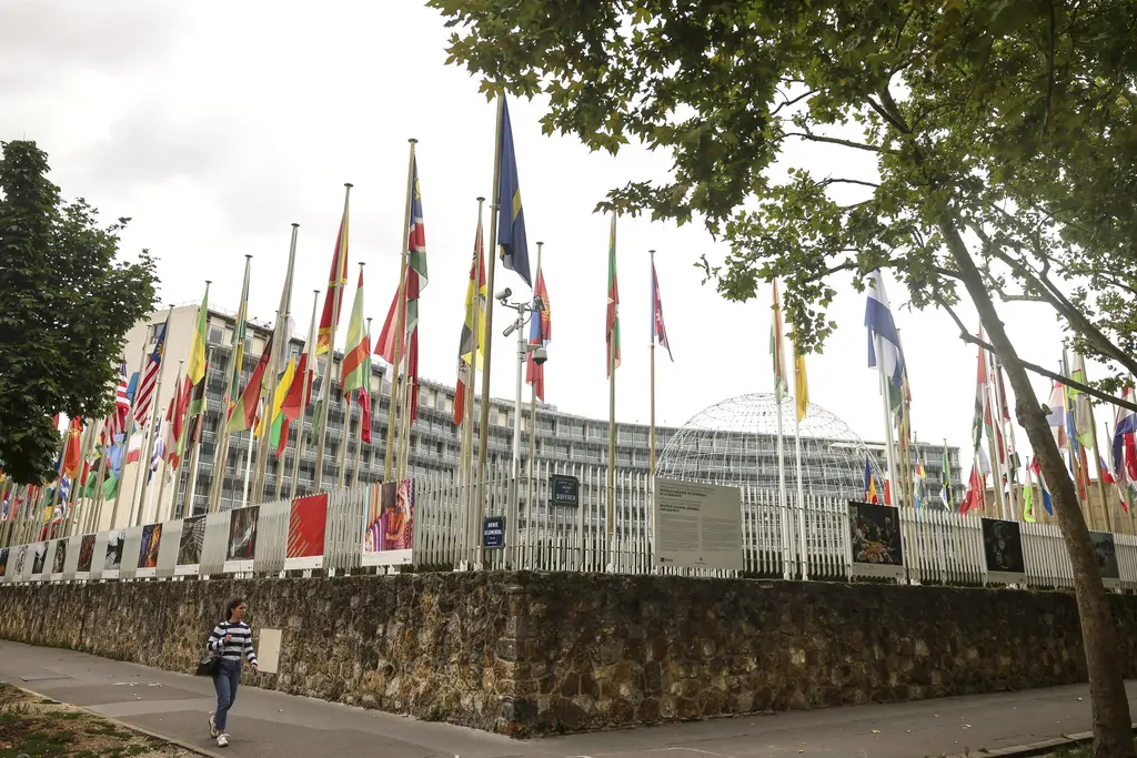 Estados Unidos se retira de la UNESCO generando controversia internacional