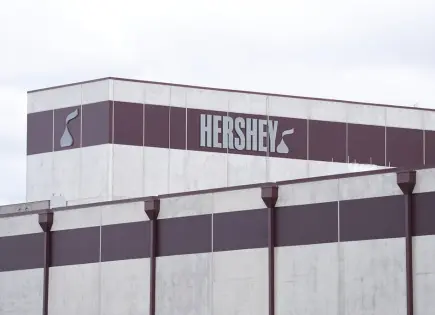 Hershey y otros fabricantes enfrentan desafíos con precios del cacao
