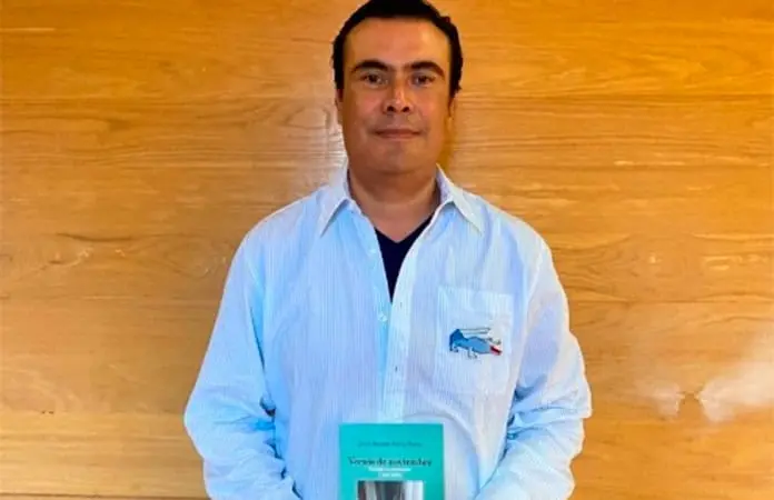 Presentan el poemario "Versos de Noviembre"