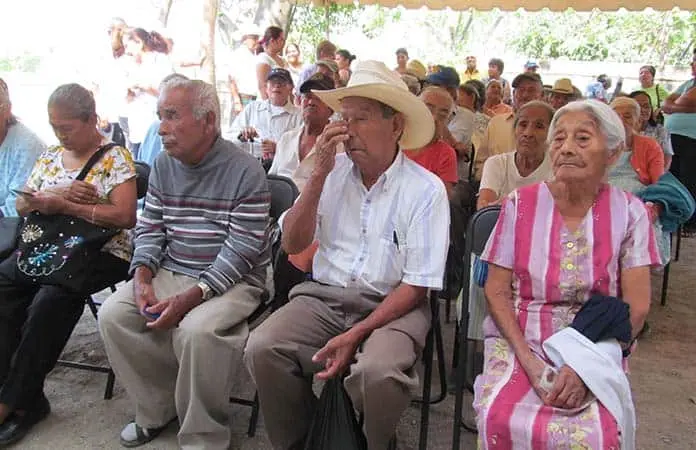 Roban familiares pensión a abuelitos
