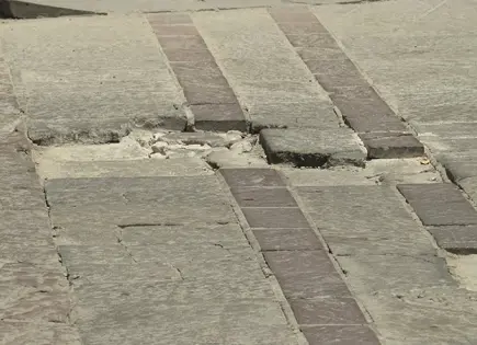 Abundan baches en el Centro Histórico