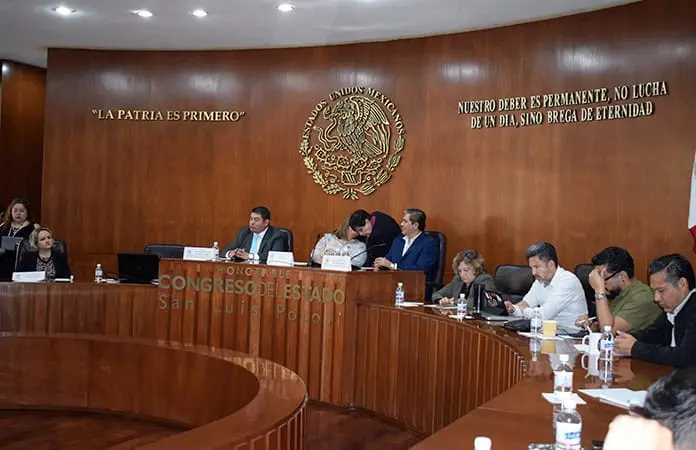 Ocultan el CV de los diputados en página oficial