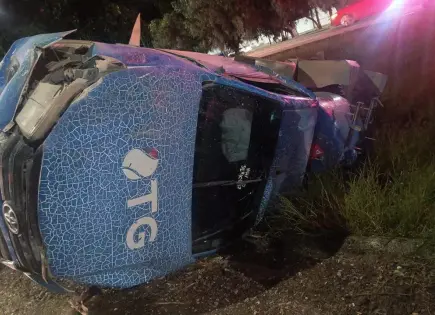 Fotos | Vuelca pipa de gas en carretera a Matehuala
