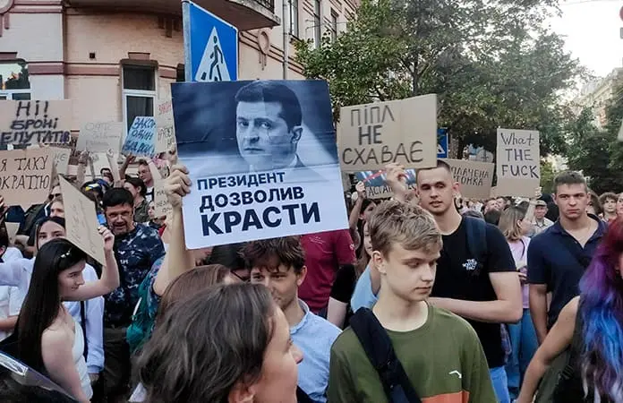 Zelenski enfrenta críticas