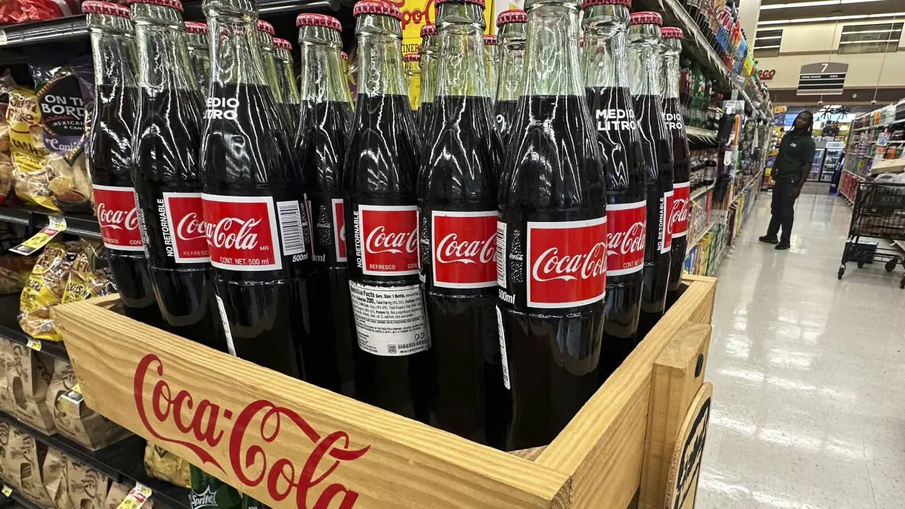 Coca-Cola anuncia lanzamiento de soda con azúcar de caña en EE. UU.