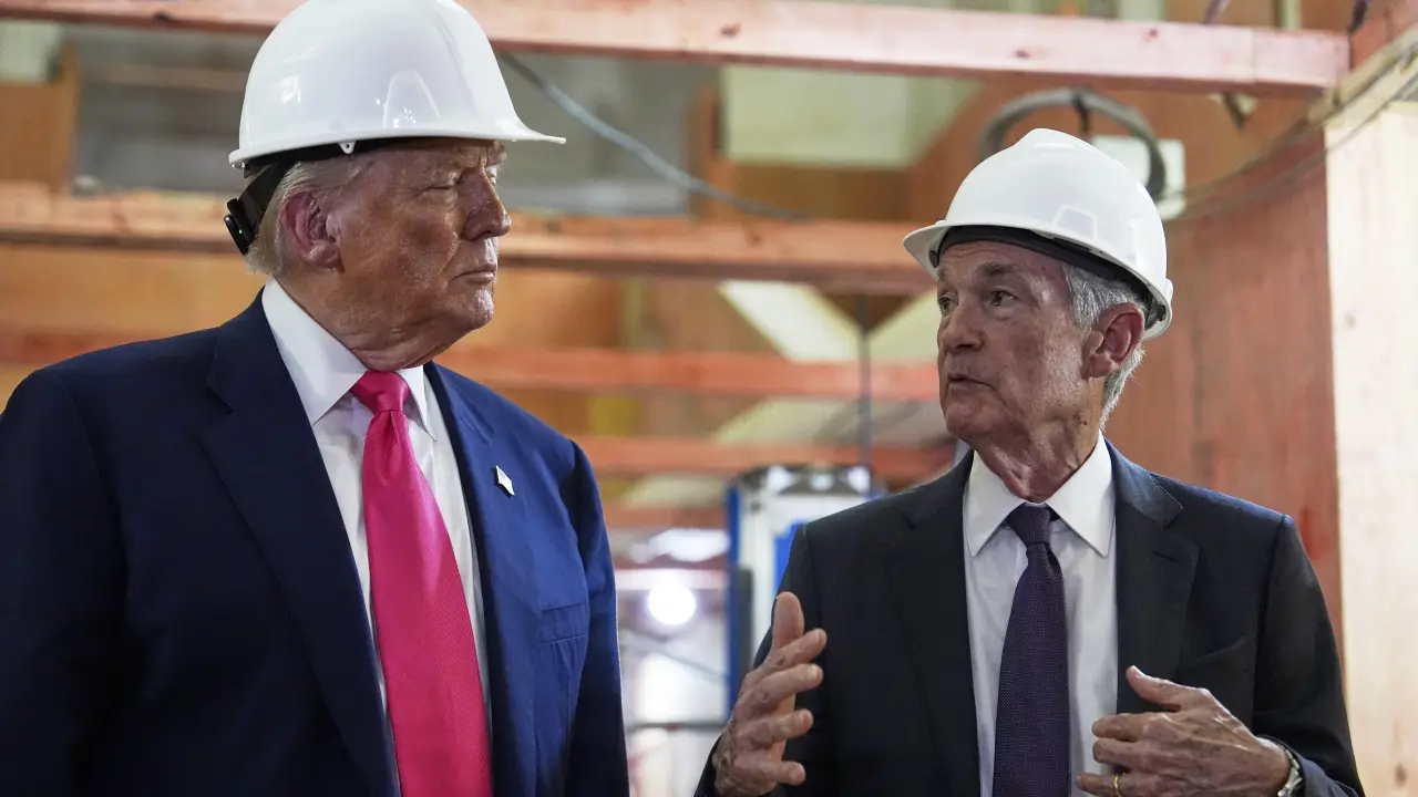 Donald Trump critica públicamente renovación millonaria de edificios